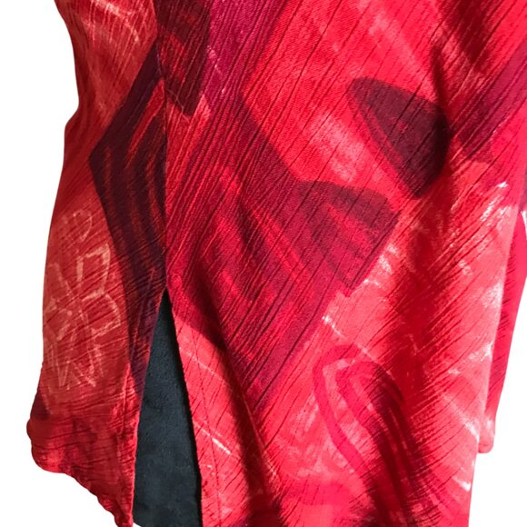 Benjamin A. Geometric Crepe Blouse: Vintage Red Floral Close-Fit Top, Size 12 - Picture 7 of 8